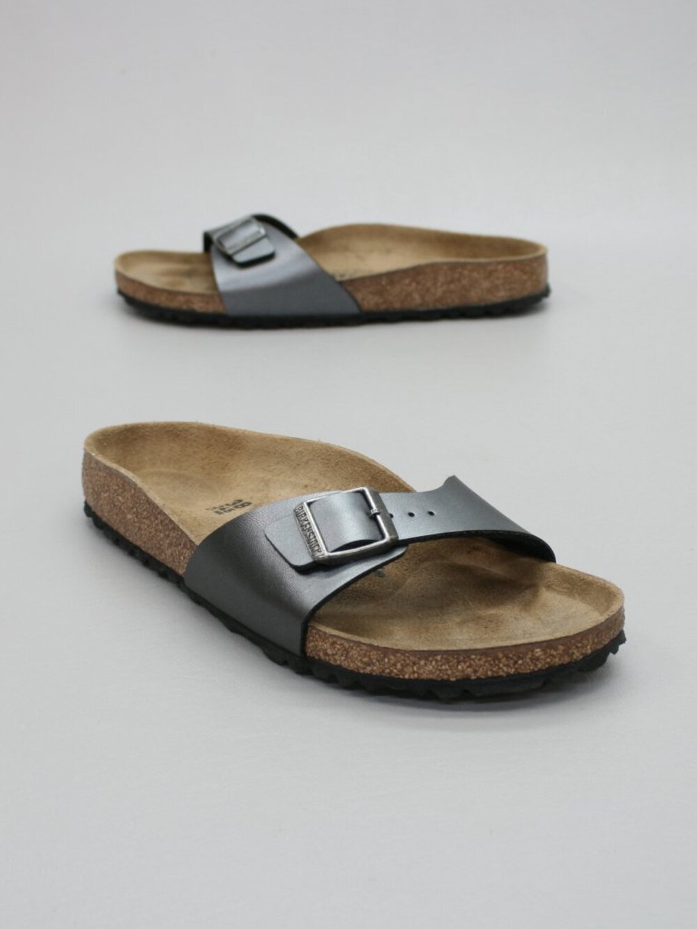 Birkenstock 38 Ladies 7 Narrow Madrid Metallic Gray Single-Strap Slides Sandals